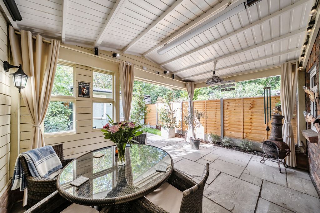 Property photo 2 of 21 1354999-21-68c964...