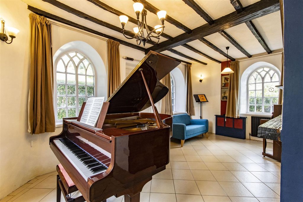 Property photo 3 of 17 Living Room