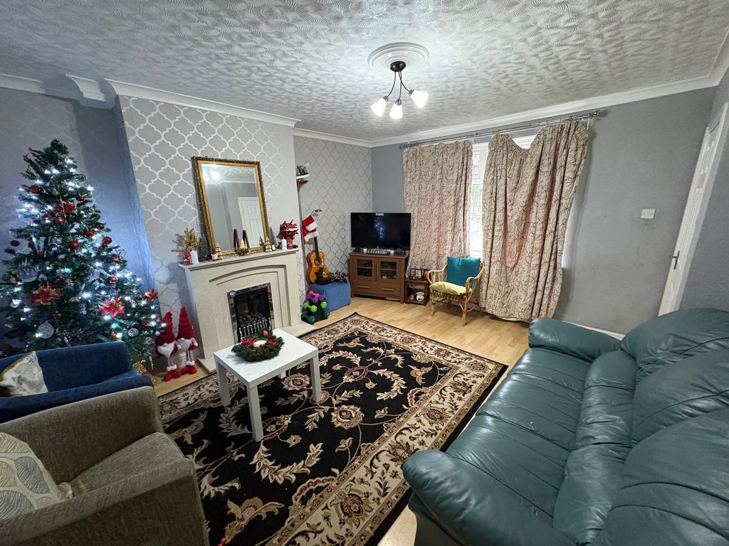 Property photo 2 of 8