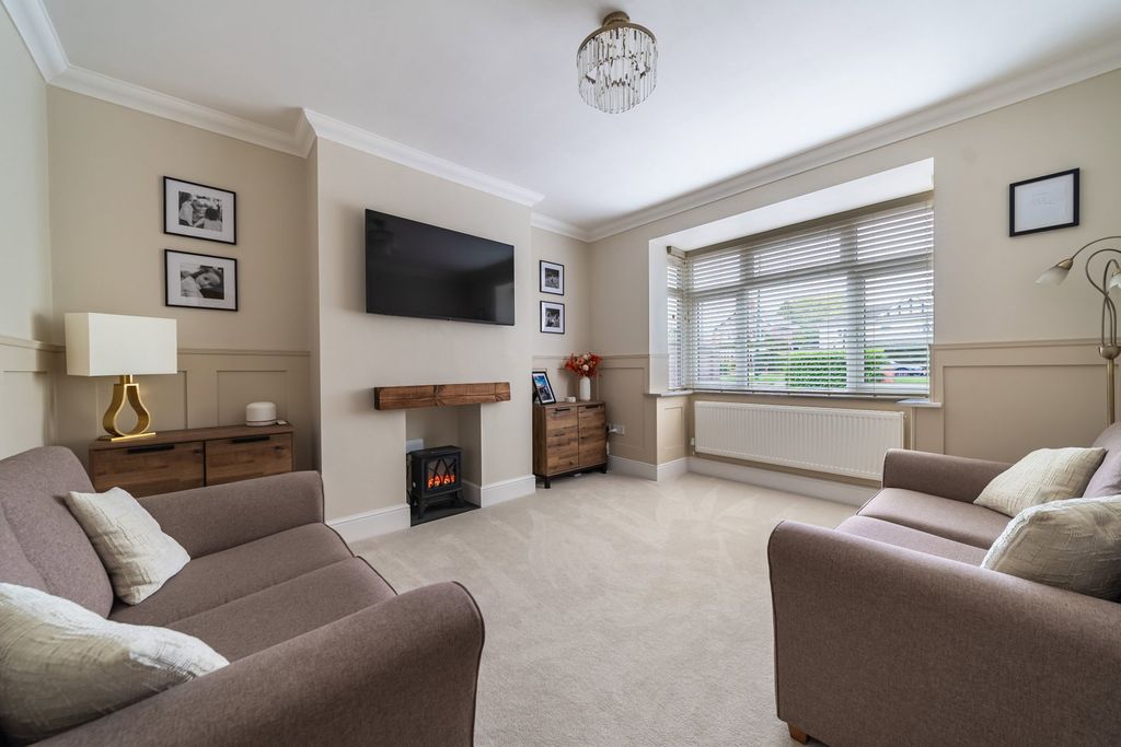 Property photo 2 of 33