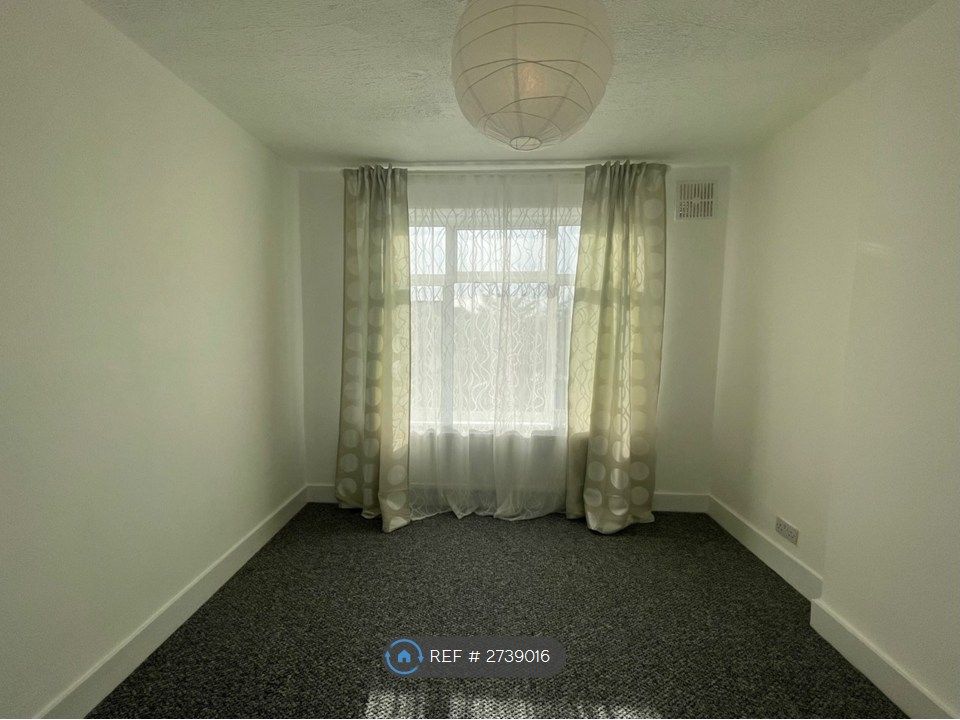 Property photo 2 of 8 Bedroom