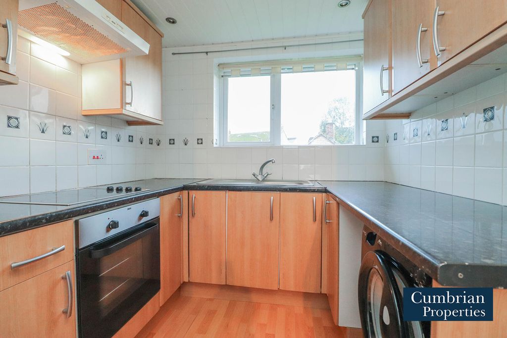 Property photo 2 of 12 Kitchen