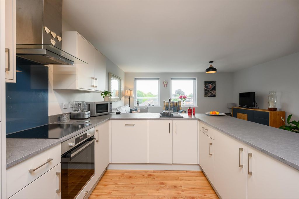 Property photo 3 of 12 Kitchen