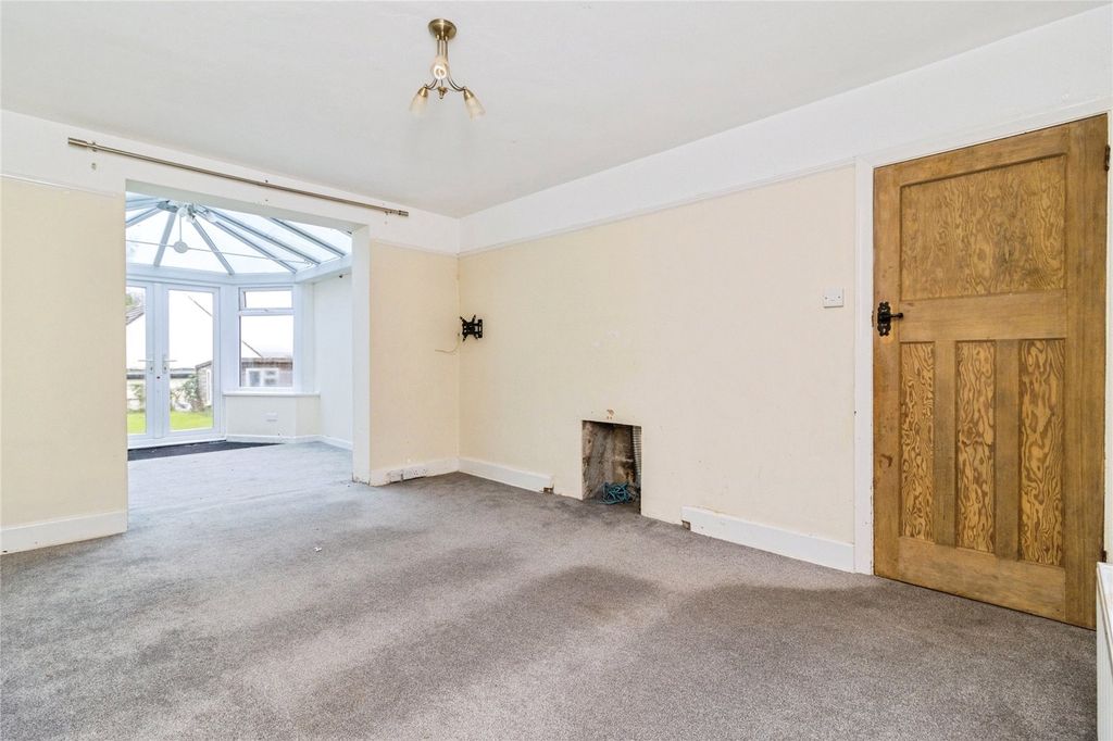 Property photo 3 of 17 Living Room