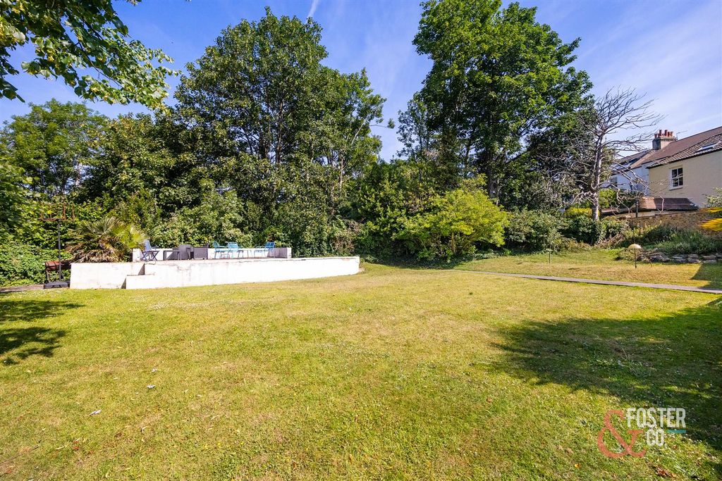 Property photo 2 of 20 Stanford Avenue_9_Flat 5-017.Jpg