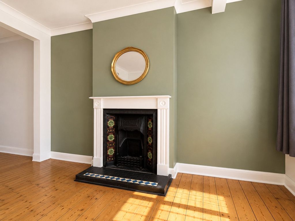Property photo 1 of 14 Lounge