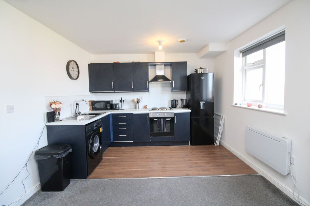 Property photo 3 of 10 Kitchen