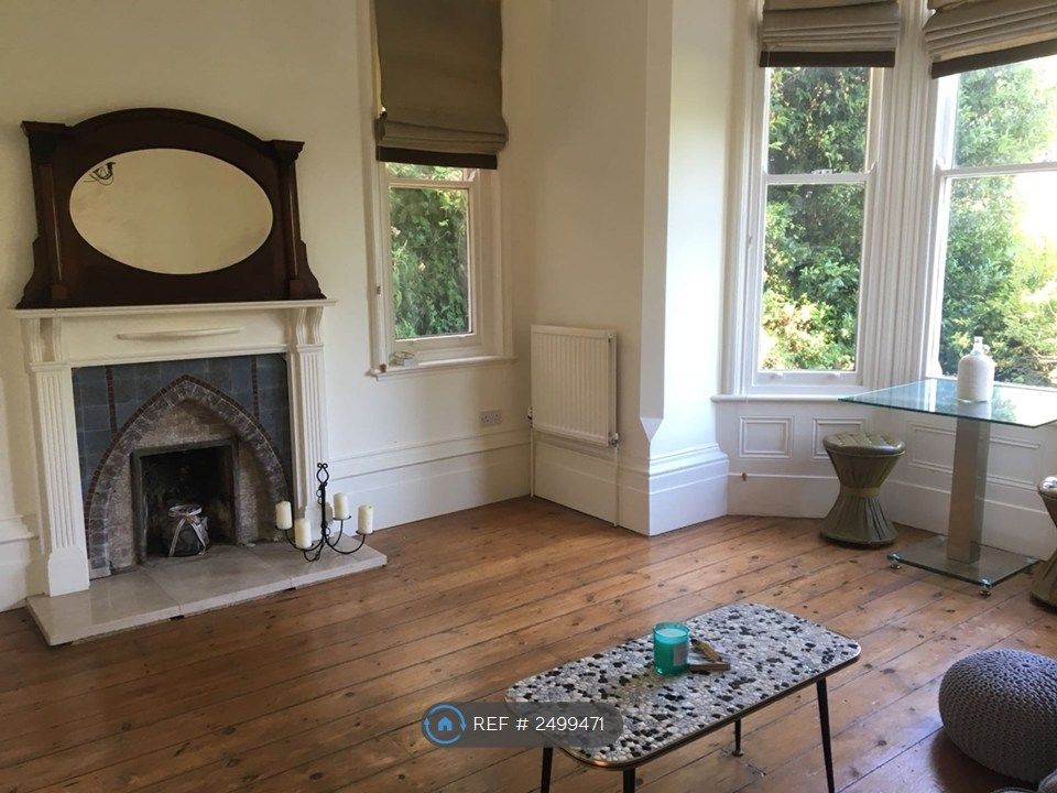 Property photo 1 of 9 Large Living Room
