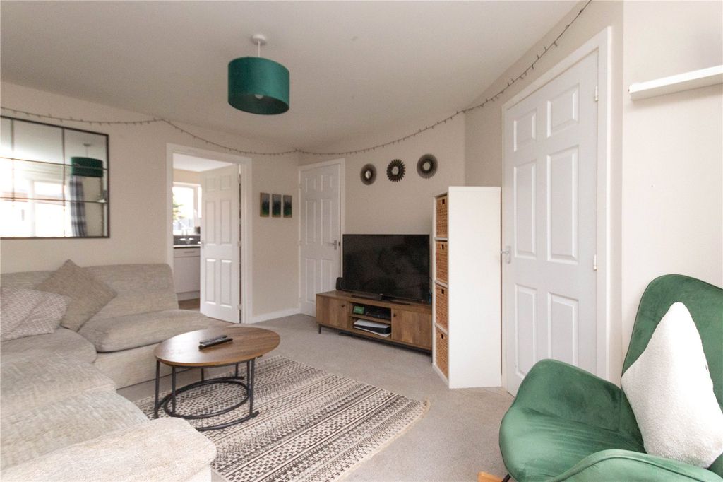 Property photo 2 of 13 Picture No. 11