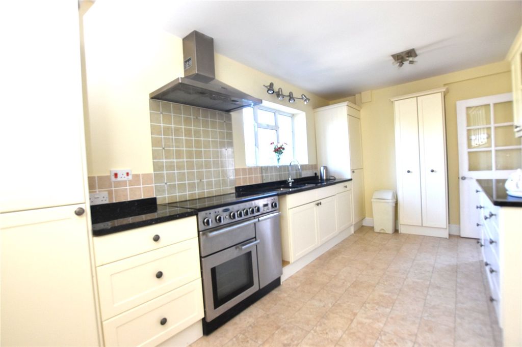 Property photo 3 of 33 Picture No. 15