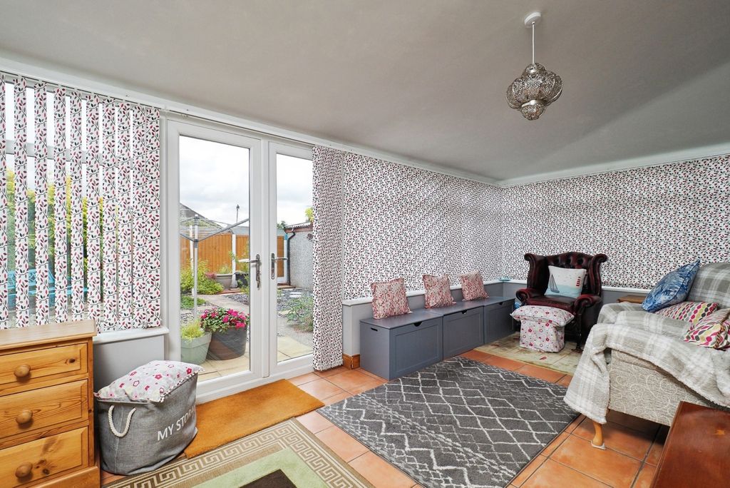 Property photo 3 of 17 Garden Room