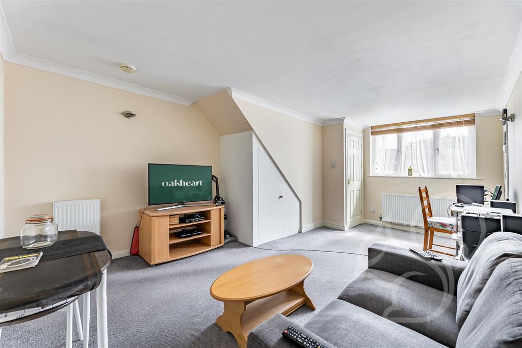 Property photo 3 of 12 Lounge