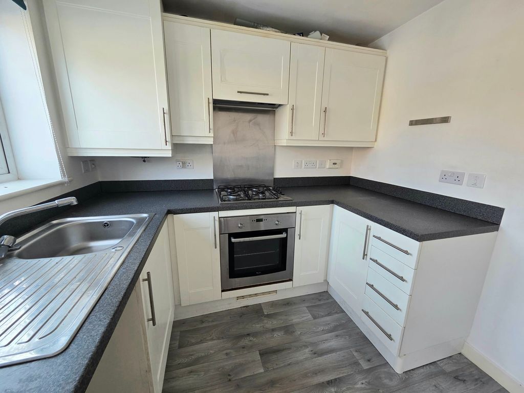 Property photo 2 of 11 Kitchen