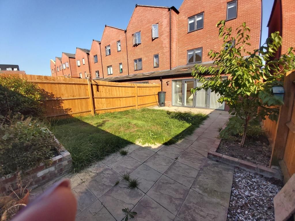 Property photo 2 of 11 Garden