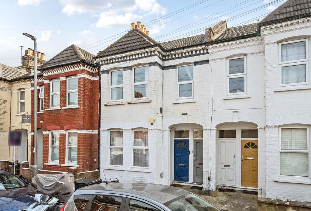Property photo 1 of 12 1-69c272330E437-1...
