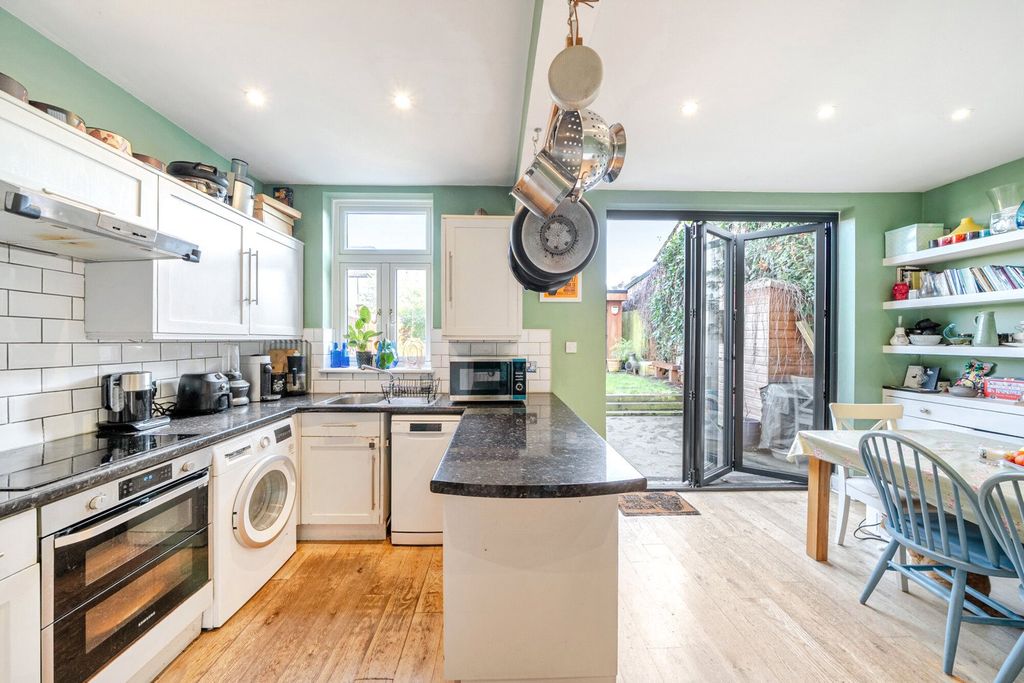 Property photo 3 of 19 Kitchen