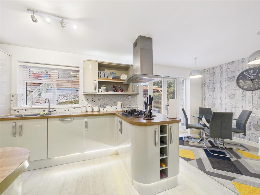 Property photo 2 of 16 Cam05451G0-Pr0084-Still013.Jpg