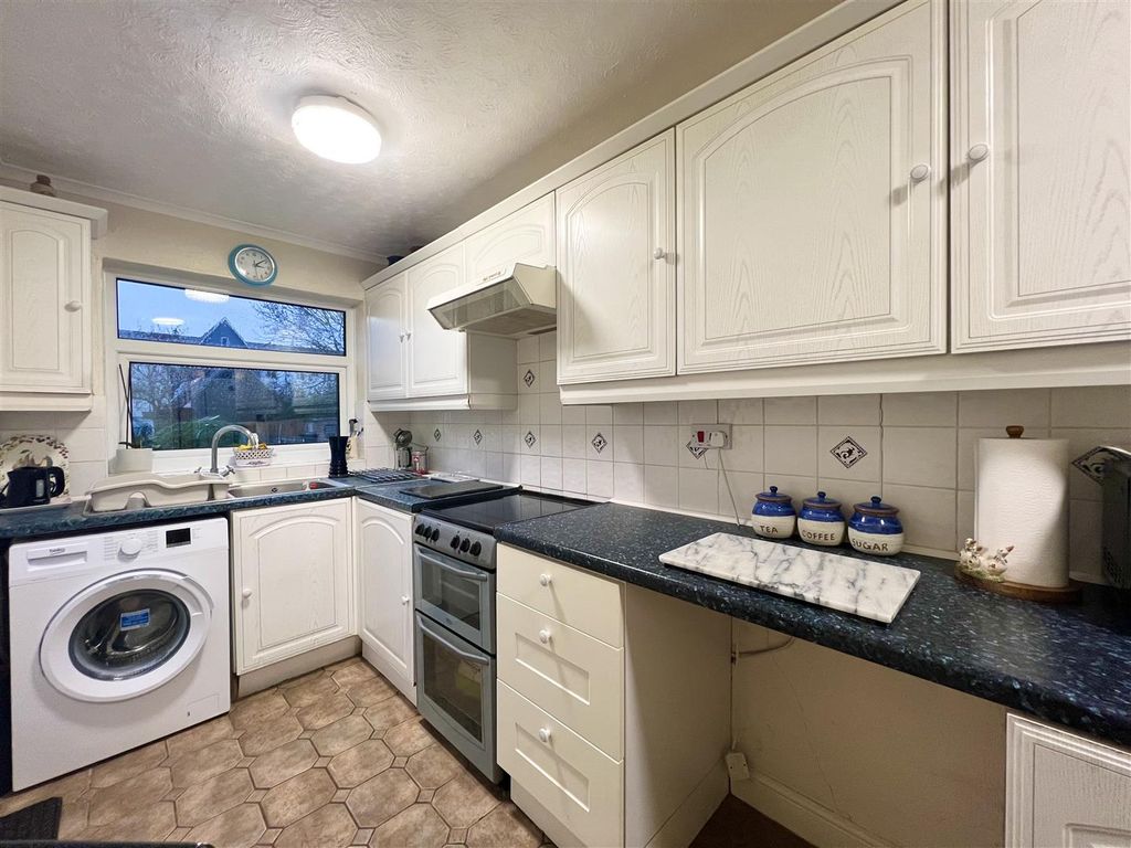 Property photo 2 of 20 Kitchen