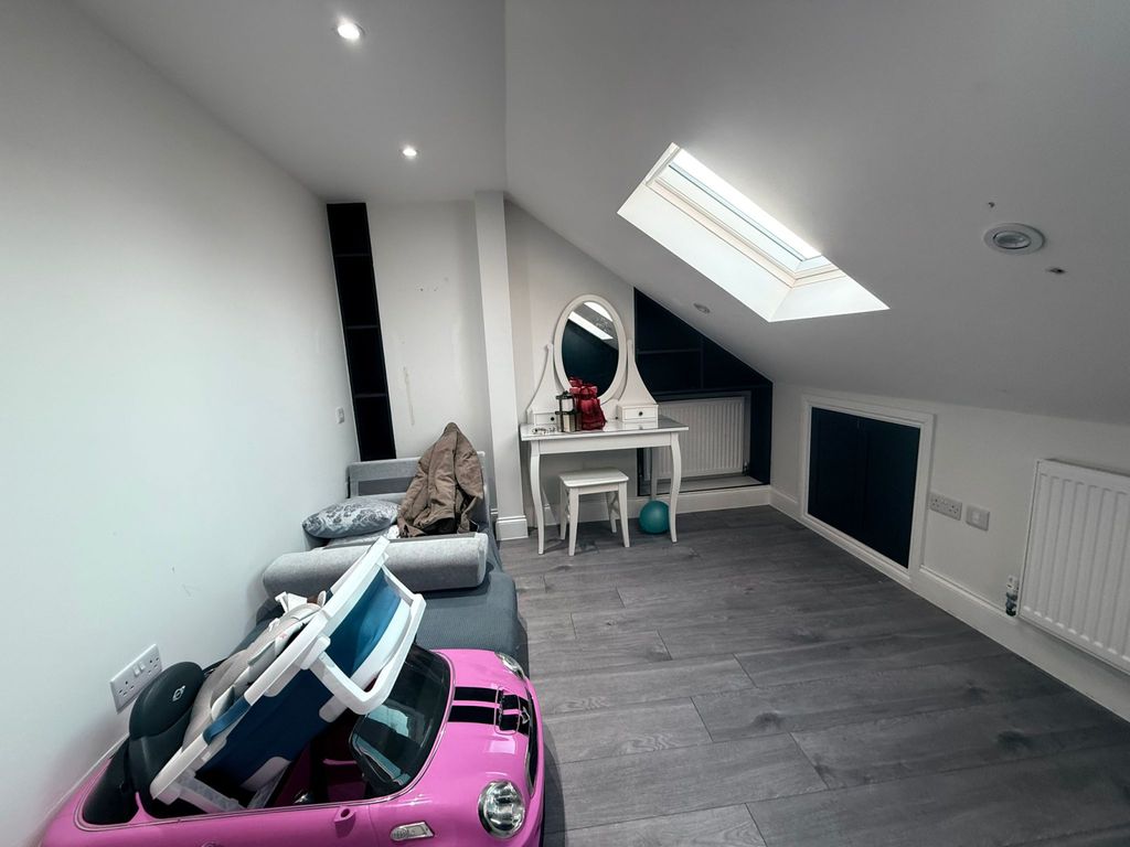 Property photo 3 of 7 Gallery