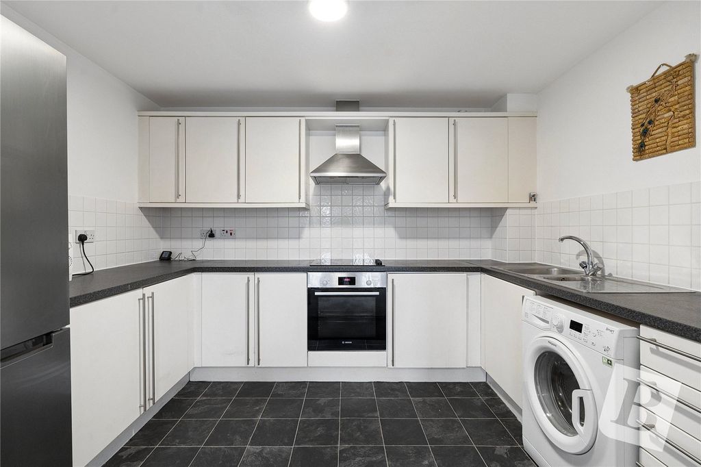 Property photo 3 of 9 Kitchen