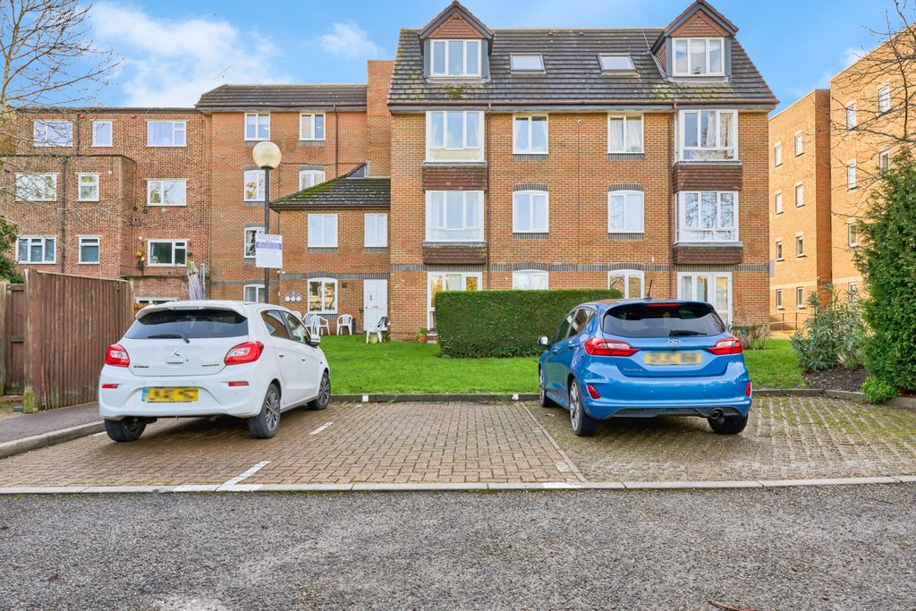 Property photo 2 of 22 Parking