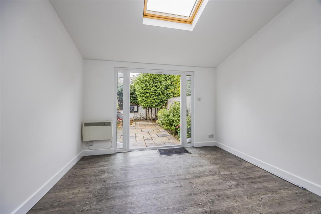 Property photo 3 of 18 9 Belverdere Place, Petersfield-Porticomarketing-N