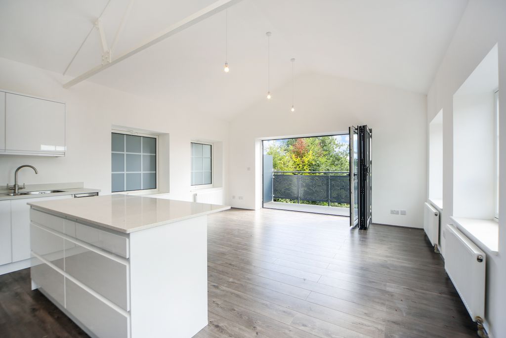 Property photo 1 of 10 Kitchen