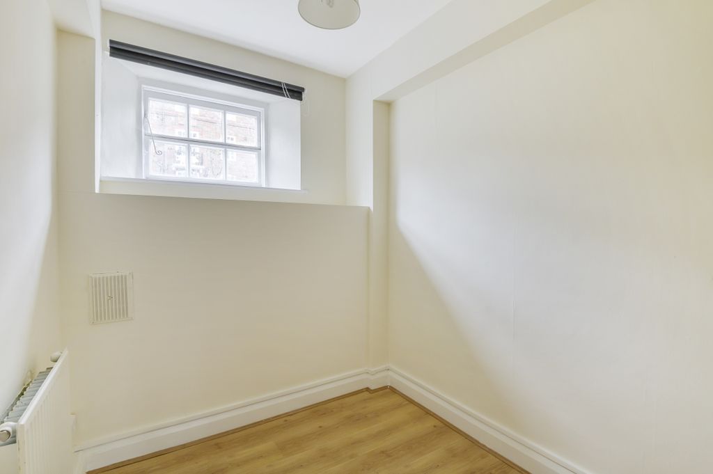 Property photo 3 of 6 814833 (4)