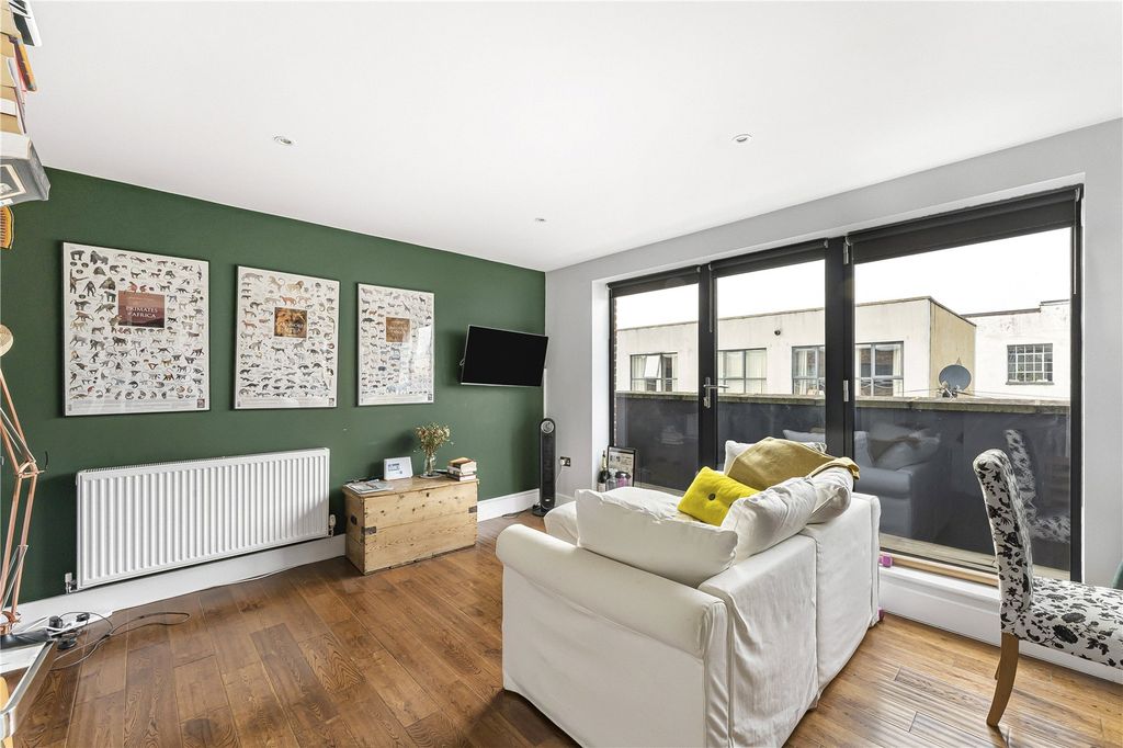 Property photo 3 of 23 Reception/Kitchen