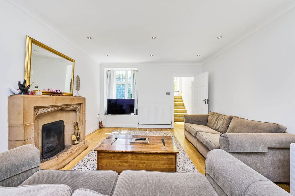 Property photo 3 of 13