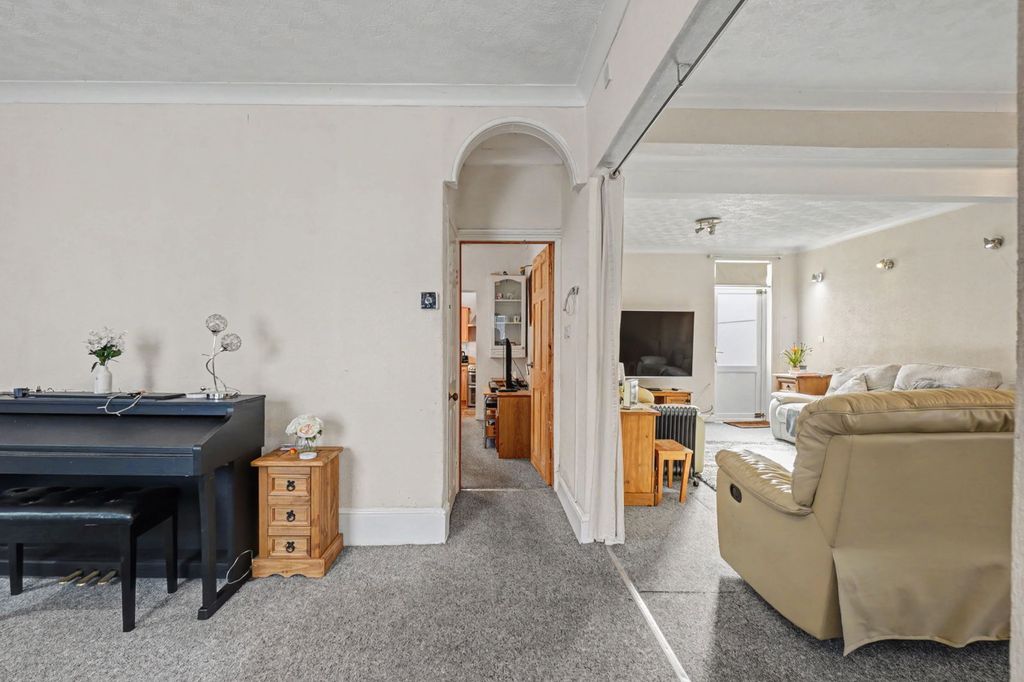 Property photo 3 of 26