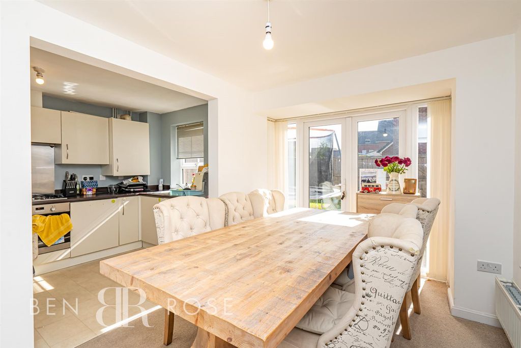 Property photo 3 of 23 Dining Room