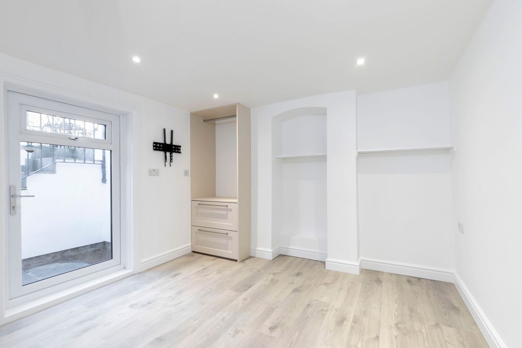 Property photo 2 of 7 Basement Room-04