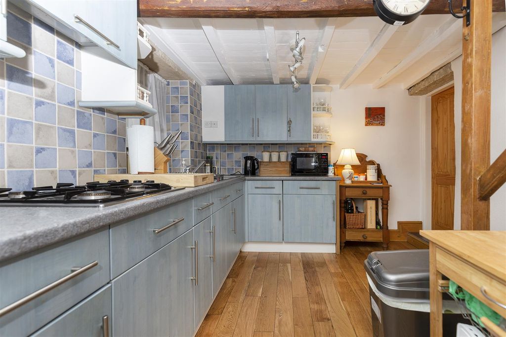 Property photo 3 of 27 Kitchen