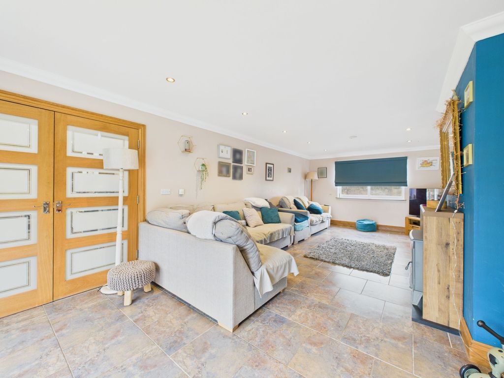 Property photo 2 of 25