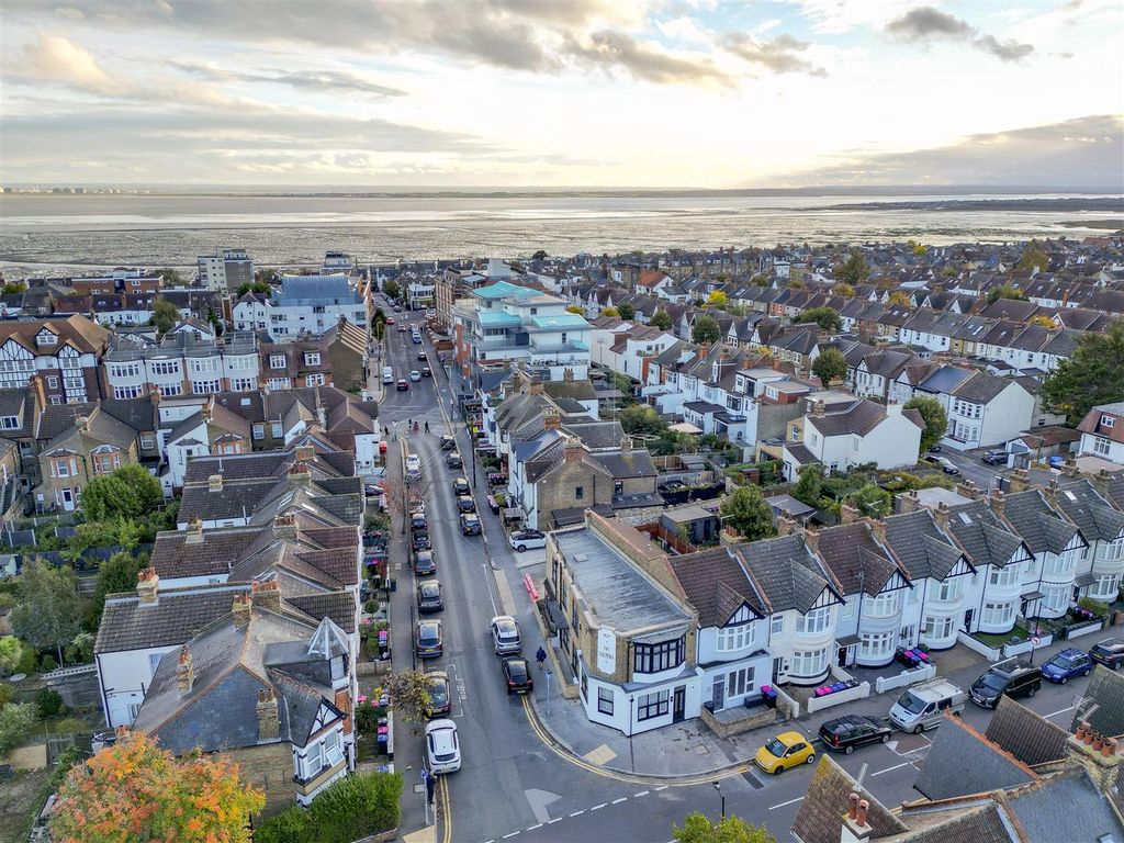 Property photo 3 of 15 Location