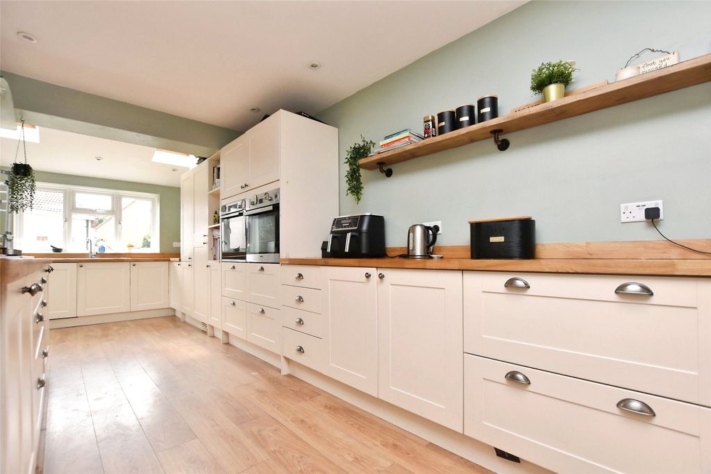 Property photo 1 of 18 Kitchen