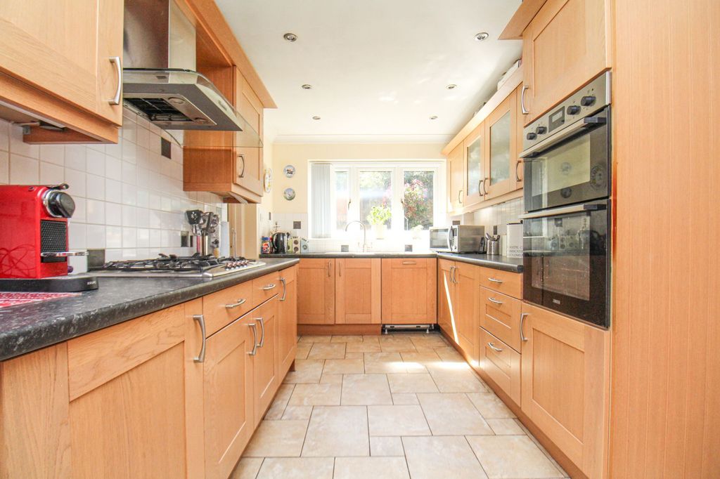 Property photo 3 of 25