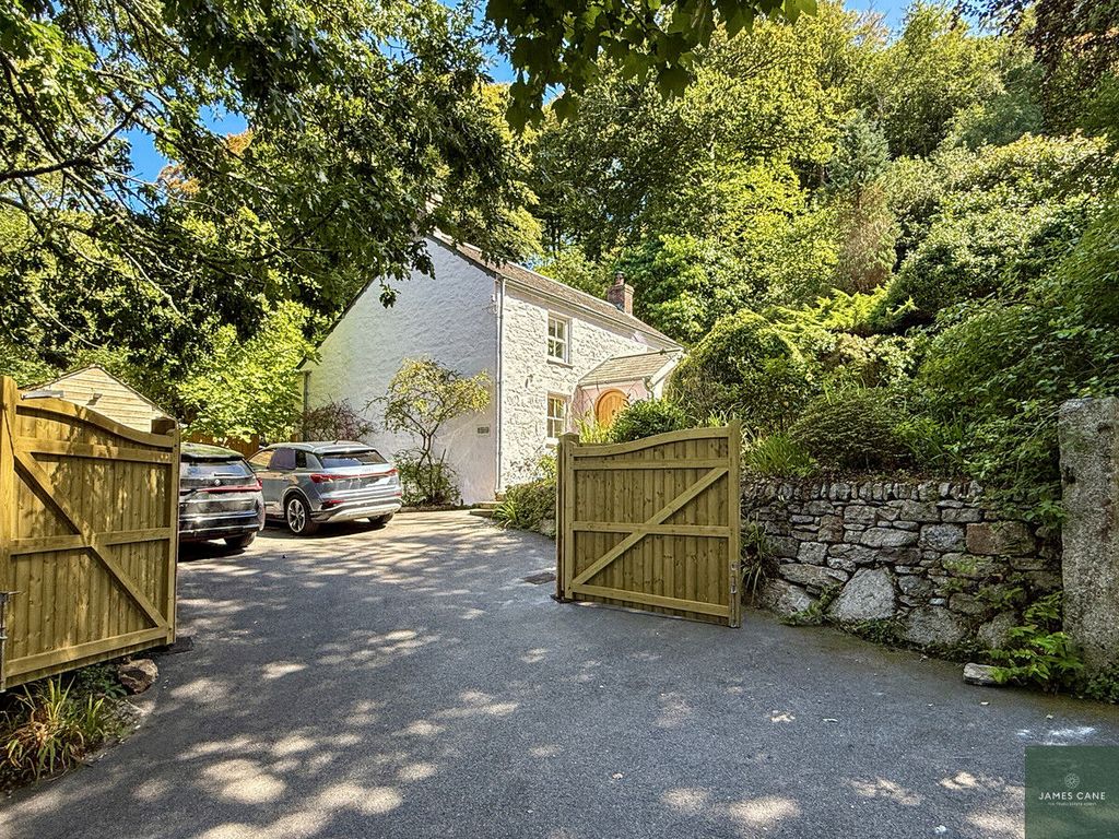 Property photo 3 of 35