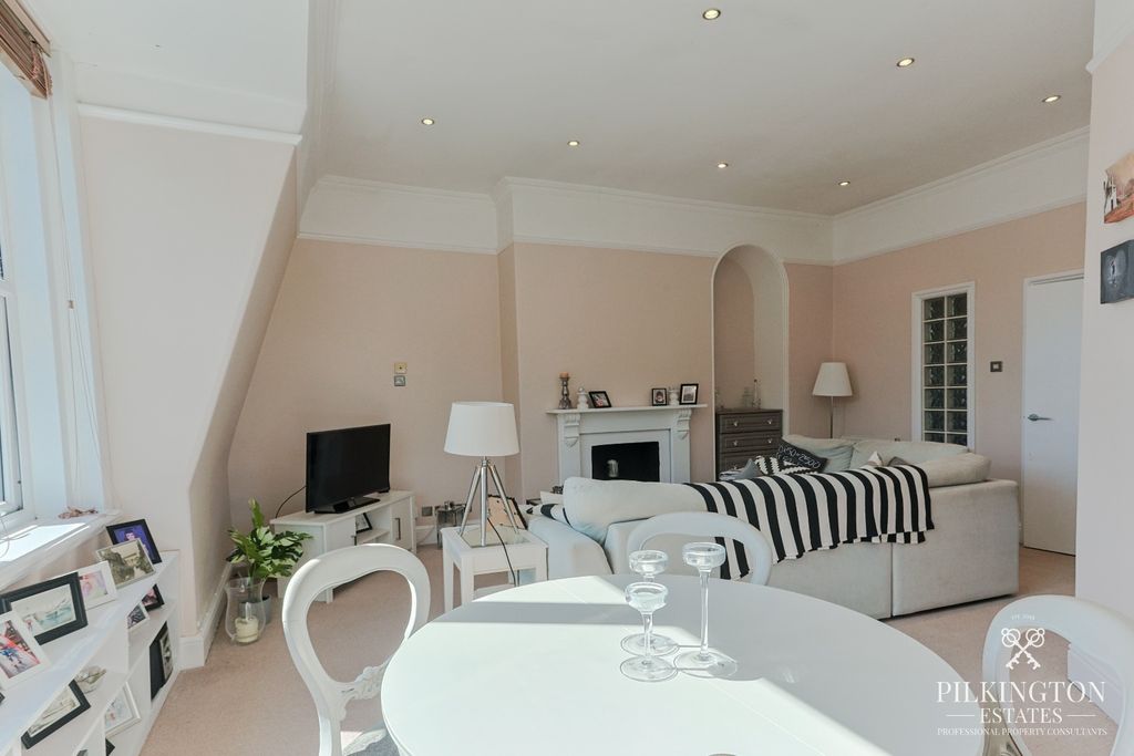 Property photo 3 of 14 4887904