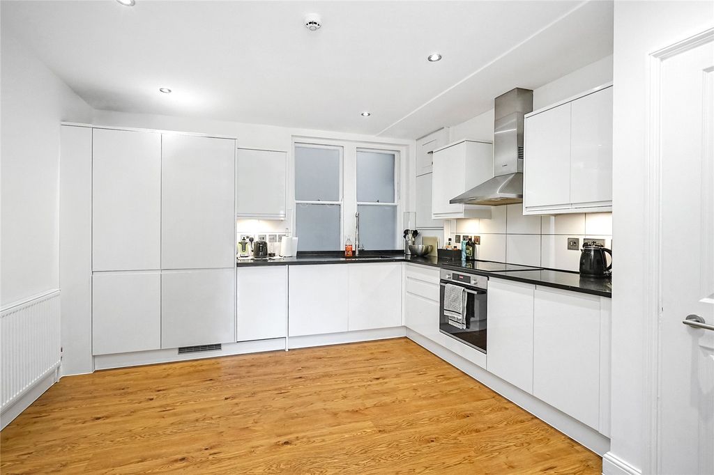 Property photo 3 of 12 Kitchen