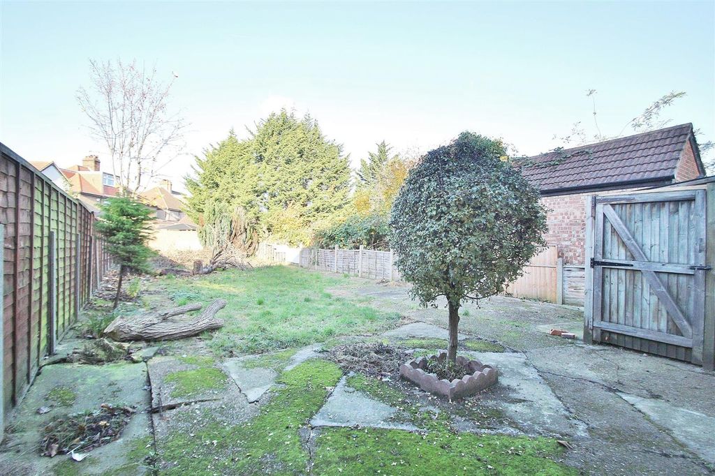 Property photo 2 of 8