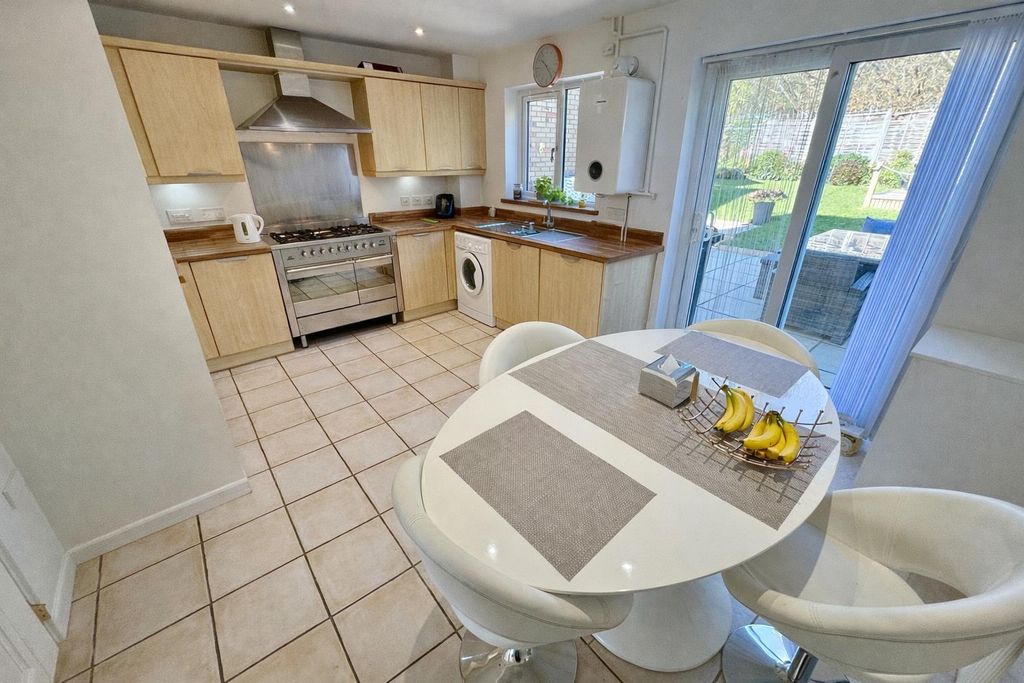 Property photo 2 of 14 Kitchen / Dining Room