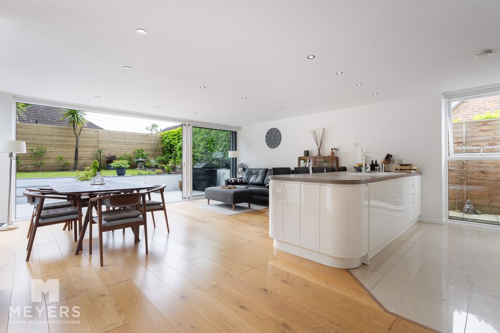 Property photo 2 of 24