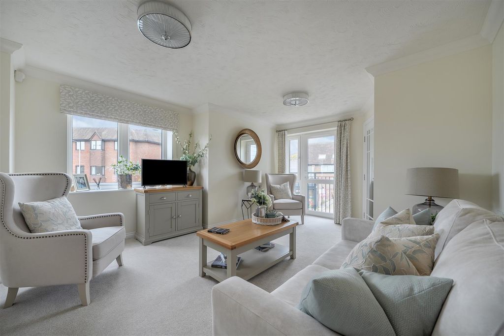 Property photo 2 of 11 Open Plan