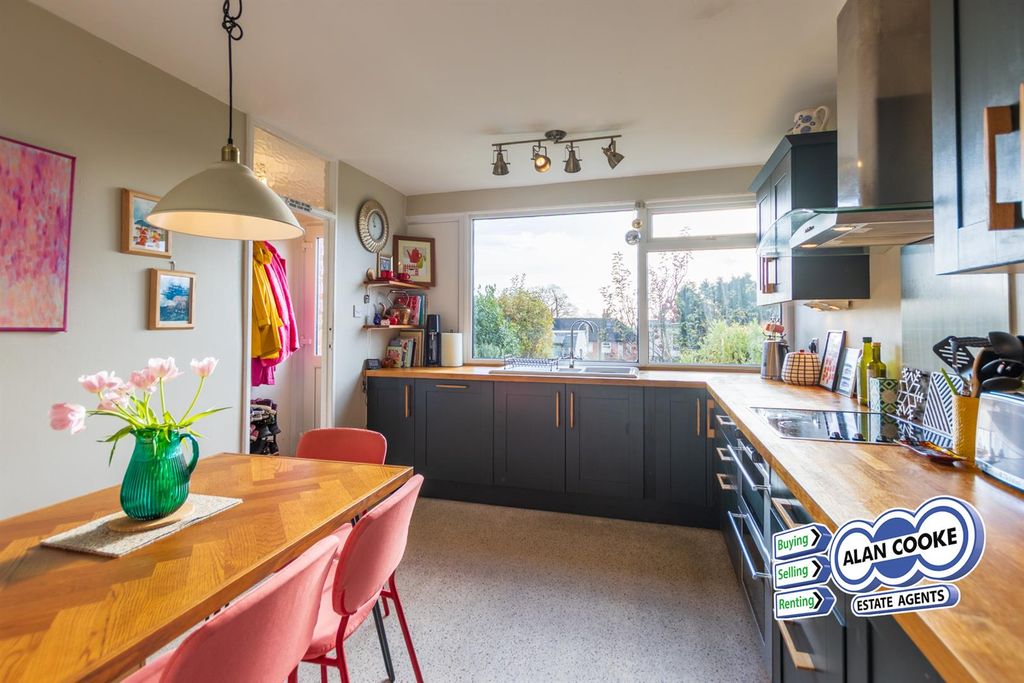 Property photo 3 of 13 Breakfast Kitchen