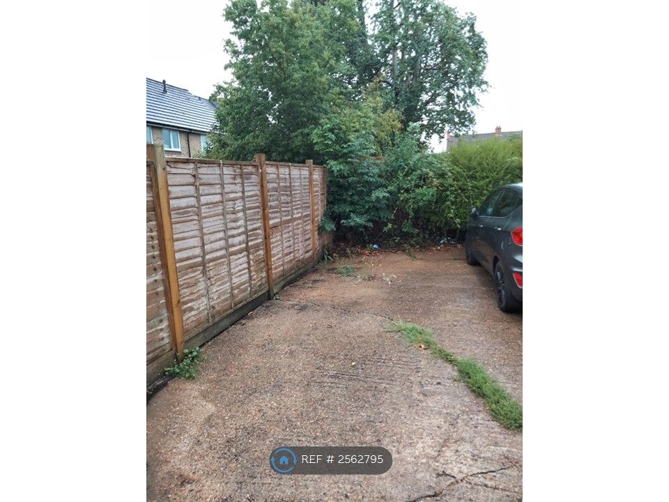 Property photo 2 of 4 Parking