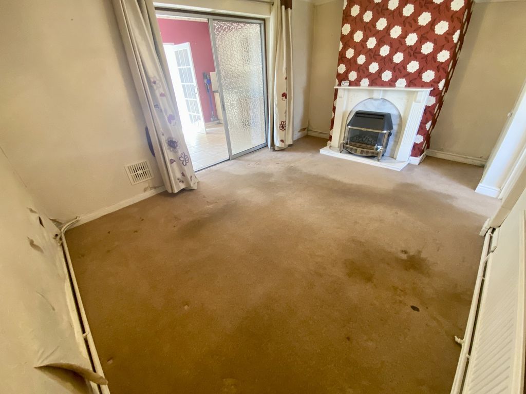 Property photo 3 of 14 Lounge
