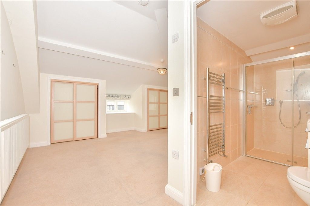 Property photo 1 of 14 Bedroom 1