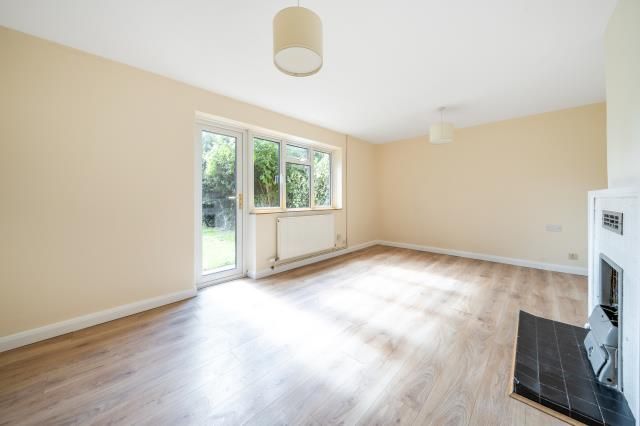 Property photo 3 of 11 Living Room
